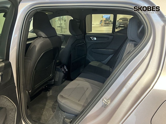Volvo EX40 8 of 20