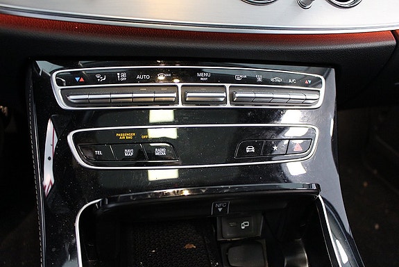 Mercedes-Benz E220 5 of 5
