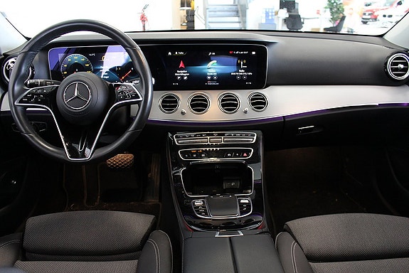 Mercedes-Benz E220 2 of 5