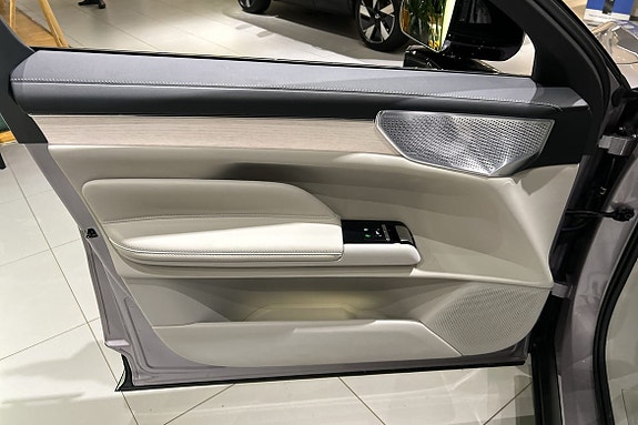 Volvo ES90 14 of 18