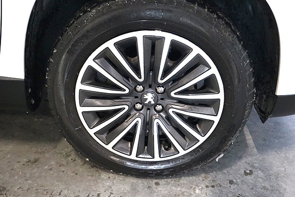 Peugeot 2008 6 of 23