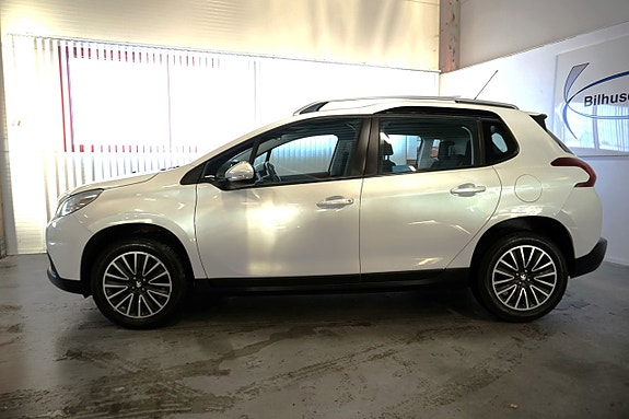 Peugeot 2008 2 of 5