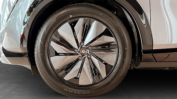 Nissan Ariya 9 of 16
