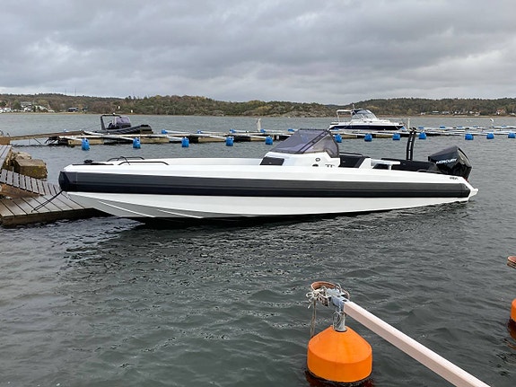 IRON 827   Mercury 400 Verado V10 -24 Demo Kampanjränta 3,95