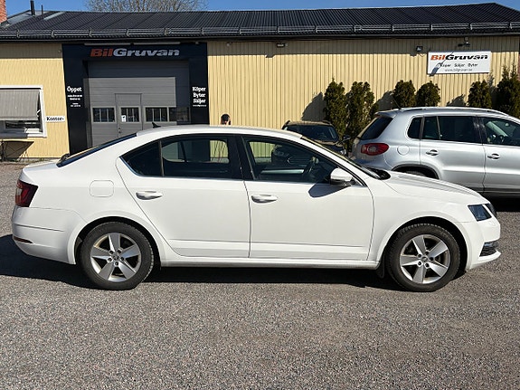 Skoda Octavia 2 of 5