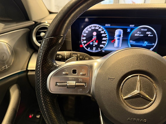 Mercedes-Benz E220 11 of 30