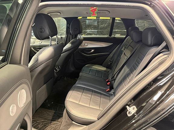 Mercedes-Benz E220 23 of 30