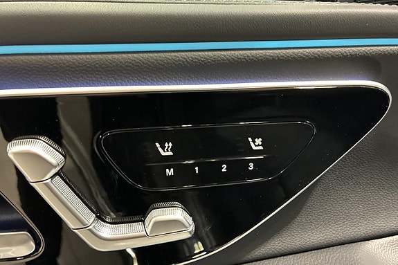Mercedes-Benz E300 de 12 of 15