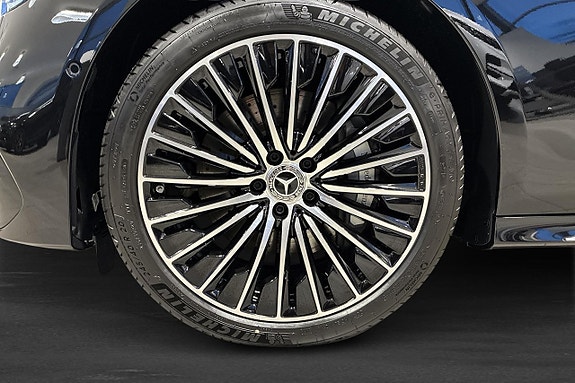 Mercedes-Benz E300 de 5 of 15