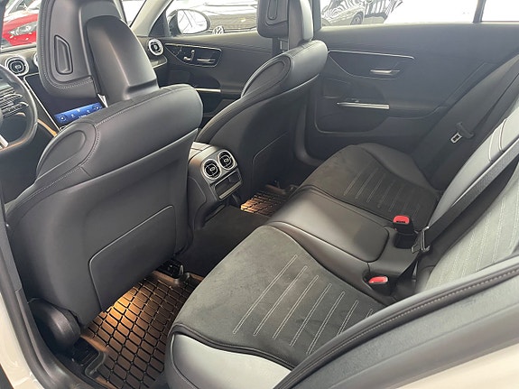 Mercedes-Benz C300 e 8 of 17