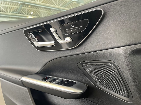 Mercedes-Benz C300 e 17 of 17