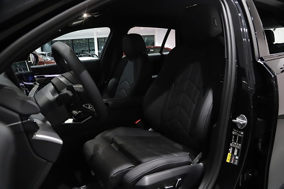 BMW i5 8 of 12