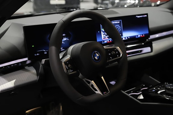 BMW i5 10 of 12