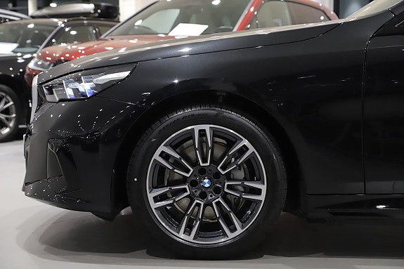 BMW i5 4 of 12