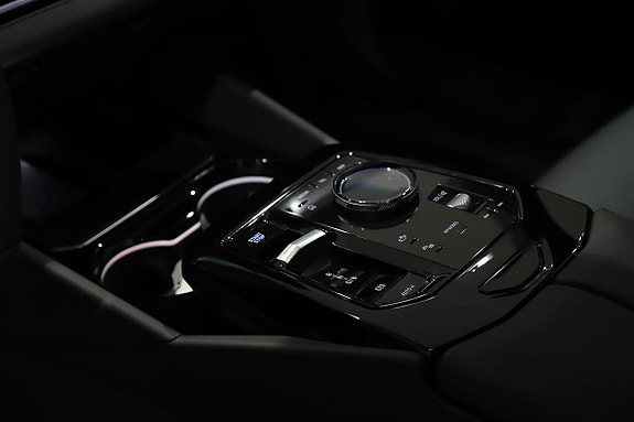 BMW i5 11 of 12