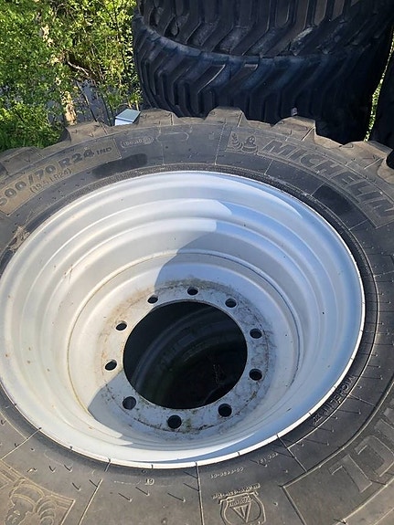 Michelin XMCL 500/70R24 3 of 4