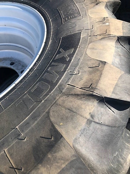 Michelin XMCL 500/70R24 4 of 4
