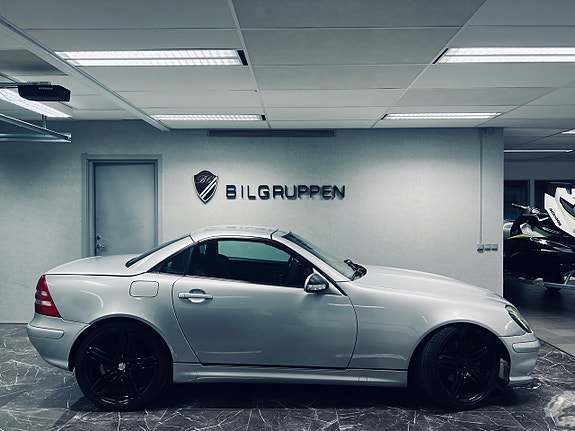 Mercedes-Benz SLK320 4 of 5