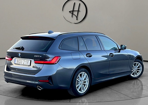 BMW 330e 7 of 30