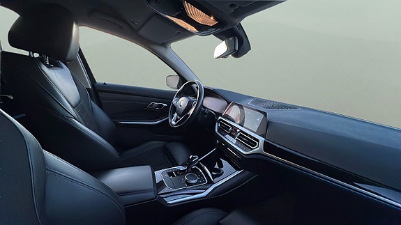 BMW 330e 12 of 30