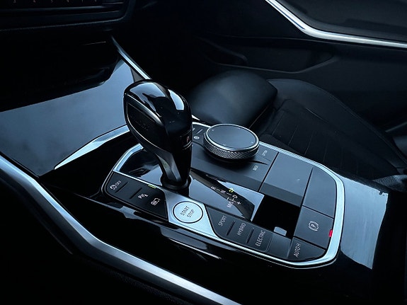BMW 330e 14 of 30