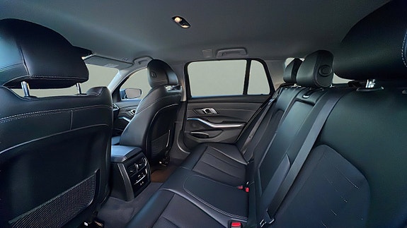 BMW 330e 13 of 30
