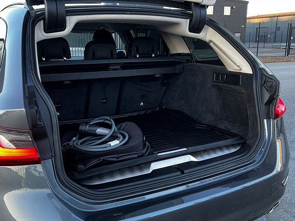 BMW 330e 9 of 30