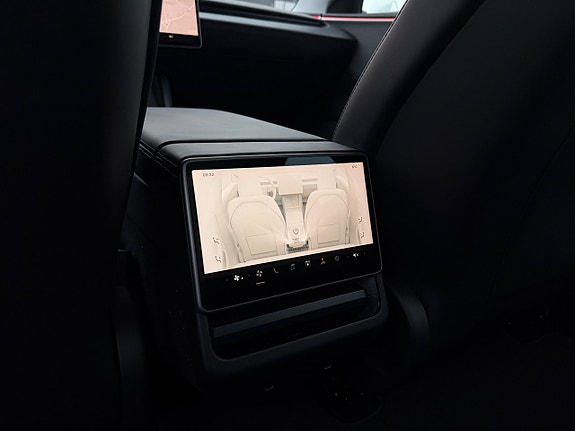 Tesla Model 3 23 of 30