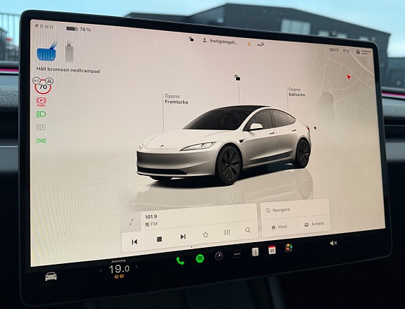 Tesla Model 3 14 of 30