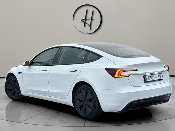 Tesla Model 3 8 of 30