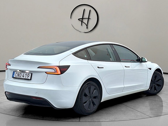 Tesla Model 3 7 of 30