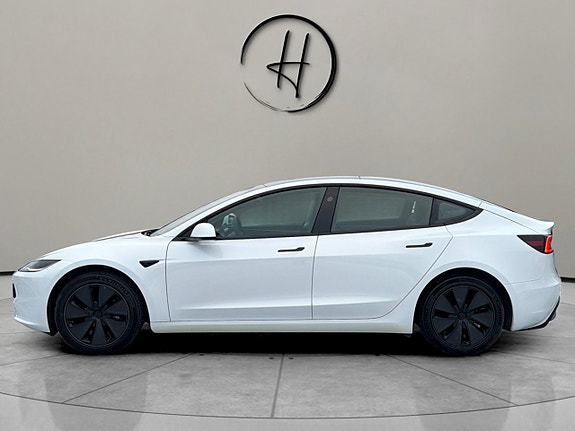 Tesla Model 3 6 of 30