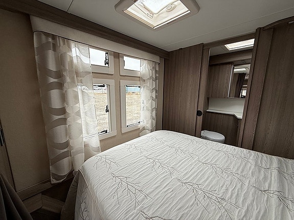 Kabe Imperial 740 TDL KS E8 Queenbed * Mover * Markis 7 of 10