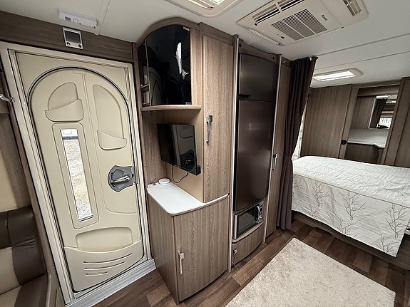 Kabe Imperial 740 TDL KS E8 Queenbed * Mover * Markis 4 of 10