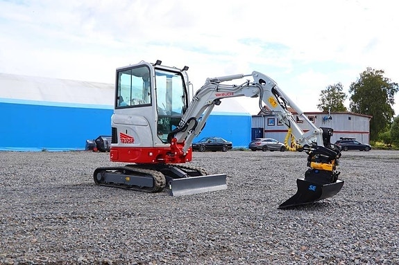 Takeuchi TB325R