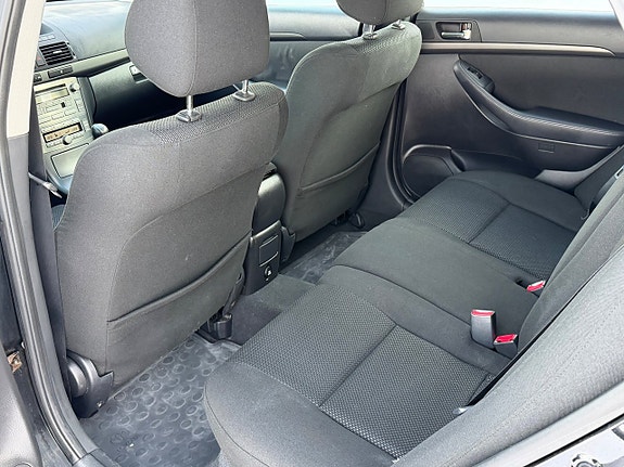 Toyota Avensis 11 of 11
