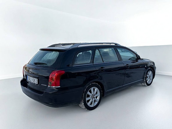 Toyota Avensis 3 of 5