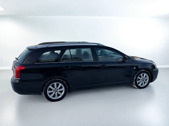 Toyota Avensis 4 of 5