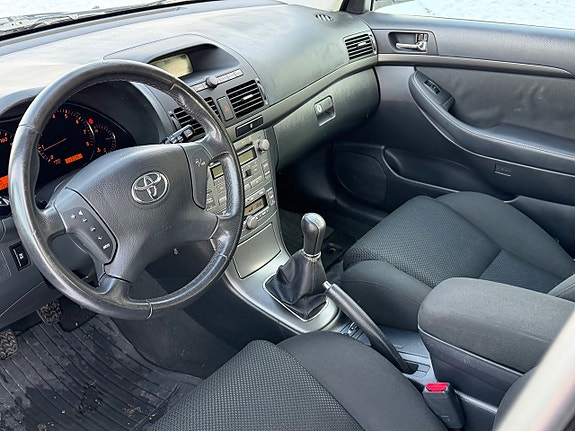 Toyota Avensis 9 of 11