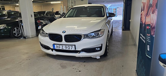 BMW 318 2 of 5