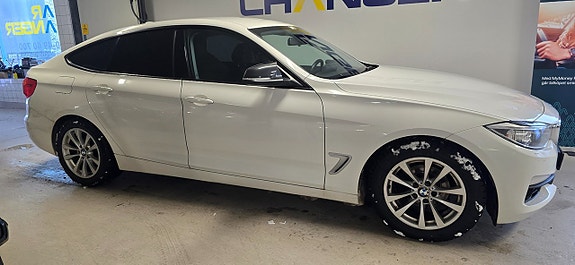 BMW 318 3 of 5