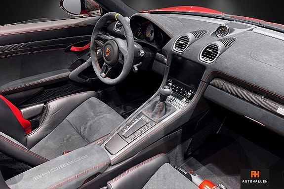 Porsche 718 Spyder RS 17 of 18