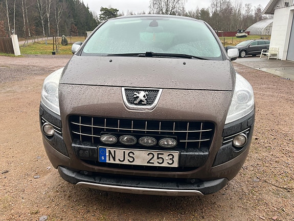 Peugeot 3008 2 of 5