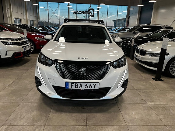 Peugeot 2008 2 of 5