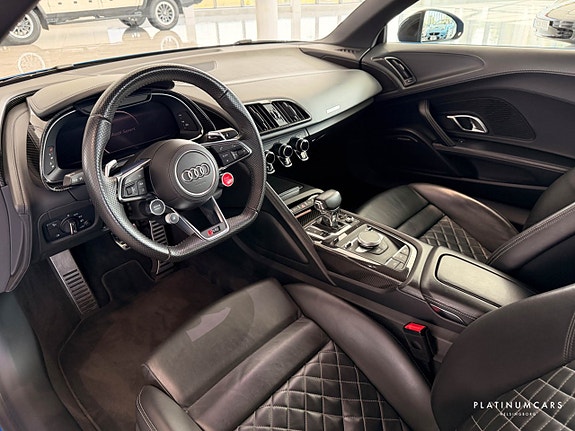 Audi R8 6 of 13