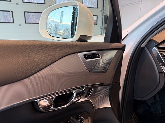 Volvo XC90 8 of 12