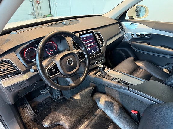 Volvo XC90 9 of 12