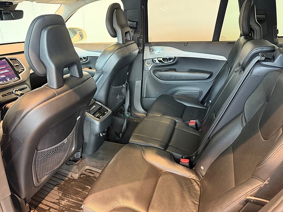 Volvo XC90 11 of 12