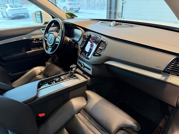 Volvo XC90 12 of 12