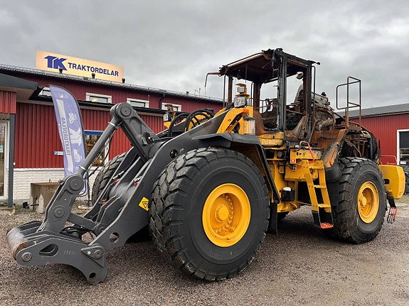 Nu demonteras Volvo L180H -2023